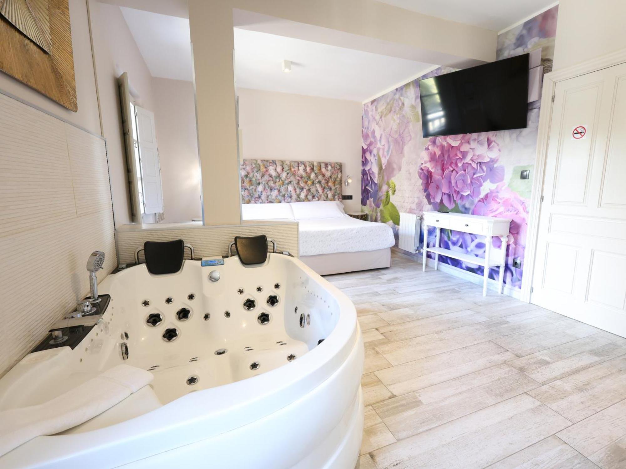 Suites con Jacuzzi Santillana Santillana del Mar Esterno foto