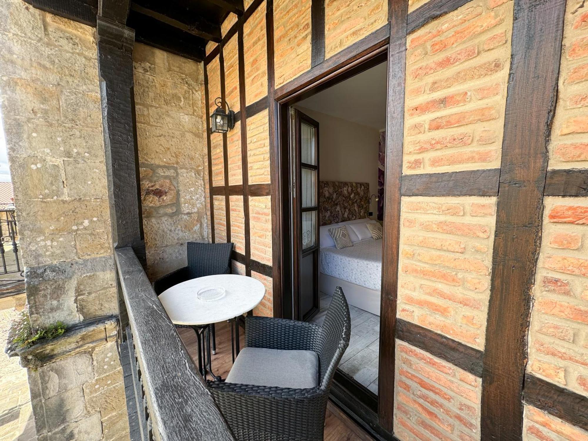 Suites con Jacuzzi Santillana Santillana del Mar Esterno foto